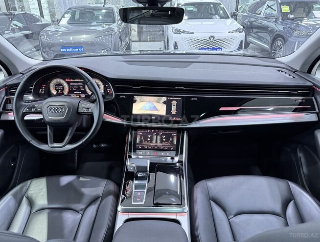 Audi Q7-8