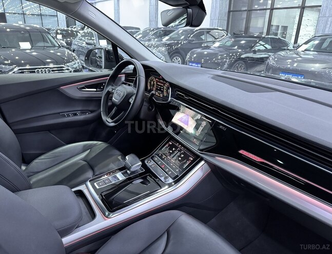Audi Q7-10