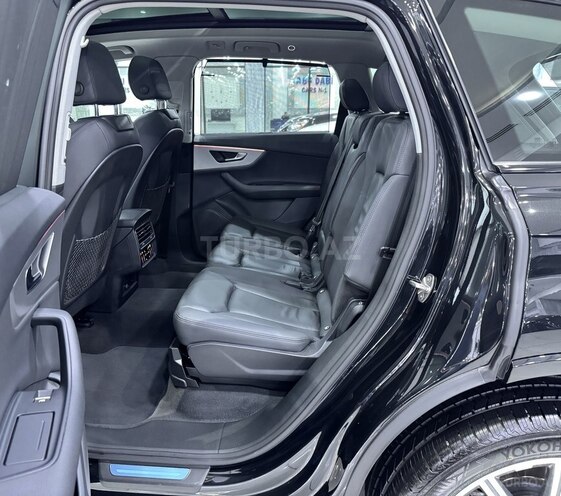 Audi Q7-14