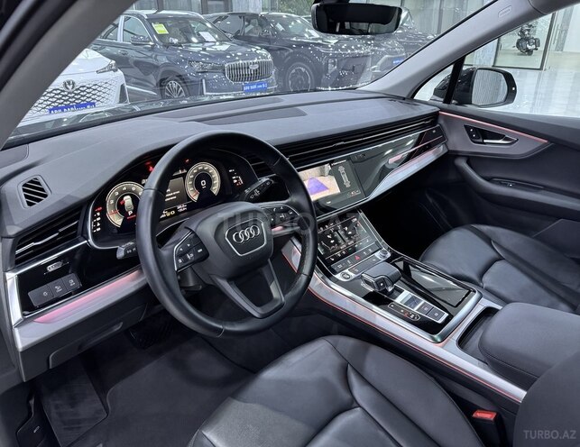Audi Q7-9