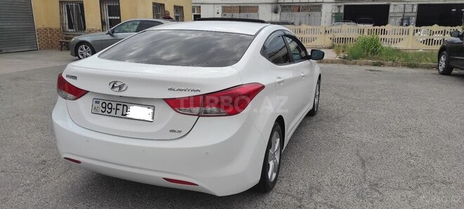 Hyundai Elantra-5