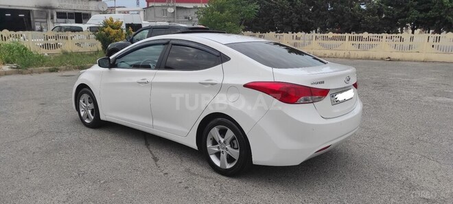 Hyundai Elantra-3