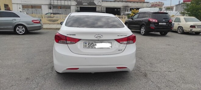 Hyundai Elantra-6