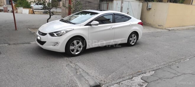 Hyundai Elantra-11