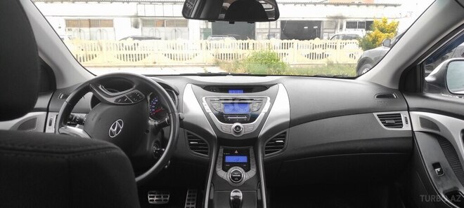 Hyundai Elantra-14