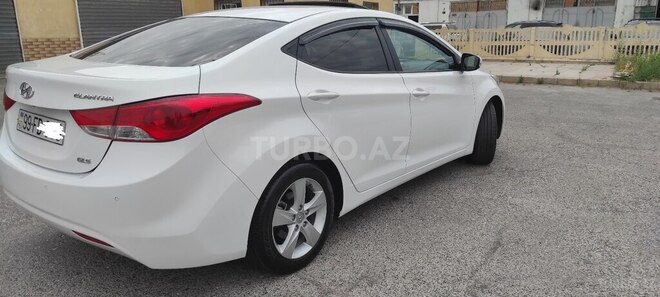 Hyundai Elantra-12
