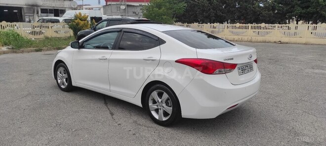 Hyundai Elantra-18
