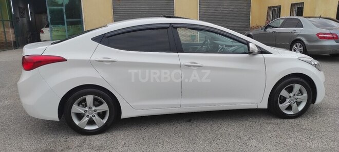 Hyundai Elantra-19