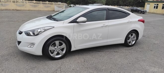 Hyundai Elantra-21