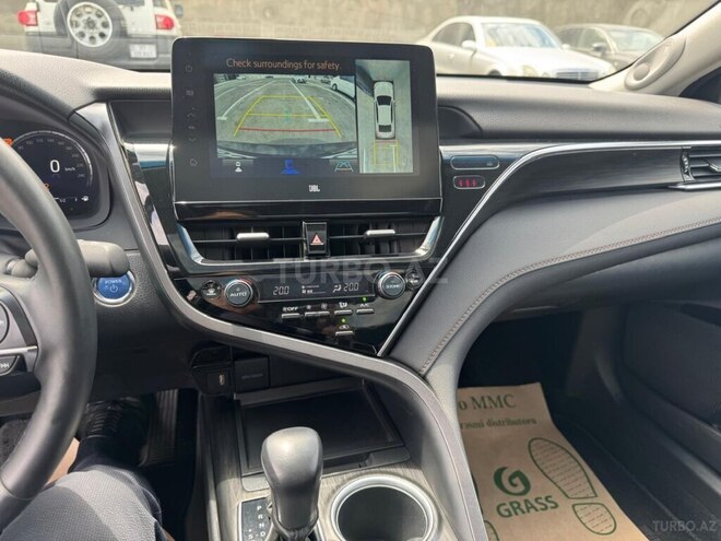 Toyota Camry-13