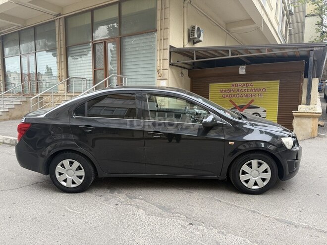 Chevrolet Aveo-5