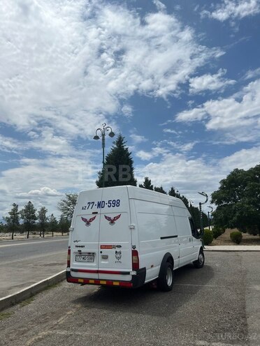 Ford Transit-16