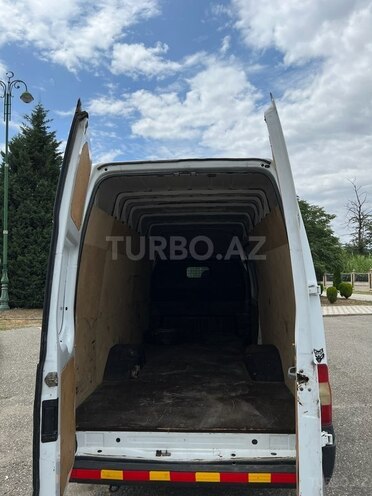 Ford Transit-9
