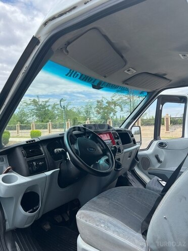 Ford Transit-20
