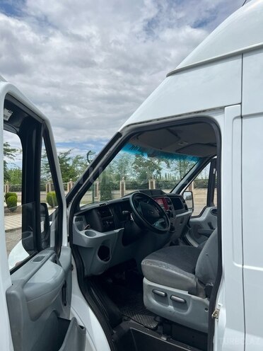 Ford Transit-19