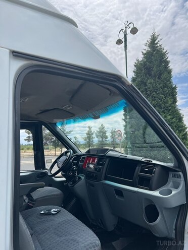 Ford Transit-18