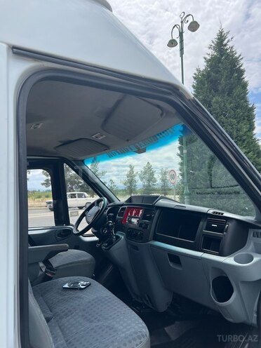 Ford Transit-17
