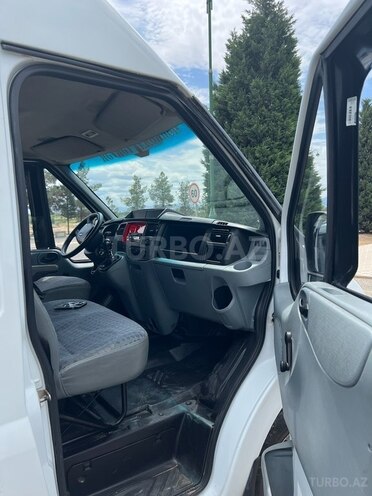 Ford Transit-21