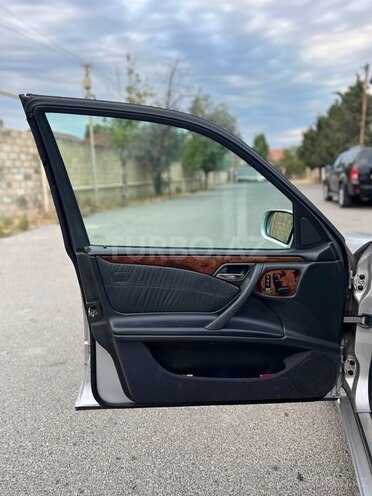 Mercedes E 220 d 2001, 416,776 km - 2.2 л - Bakı