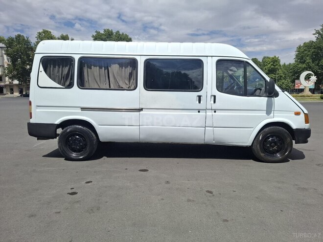 Ford Transit-4