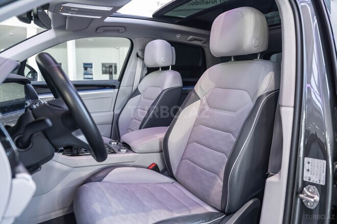 Volkswagen Touareg 2021, 57,785 km - 3.0 l - Bakı