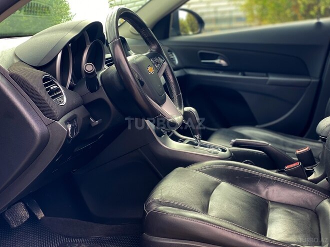 Chevrolet Cruze-13