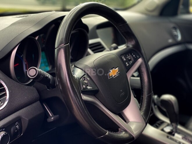 Chevrolet Cruze-12