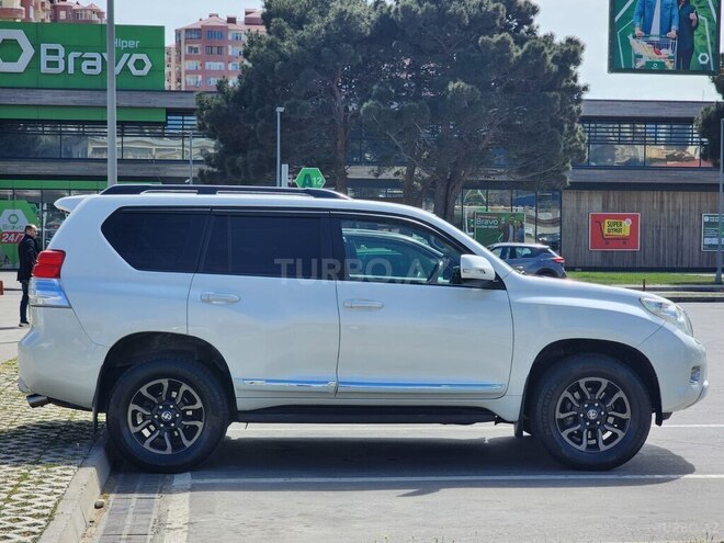 Toyota Land Cruiser Prado-4