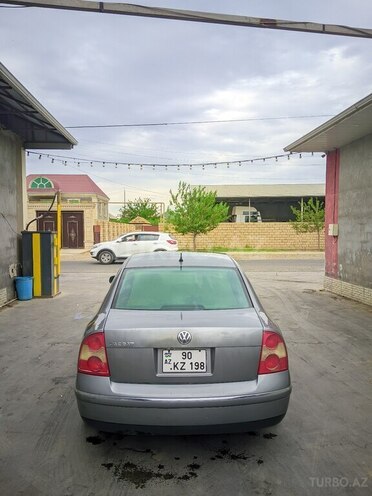 Volkswagen Passat 2003, 206,642 km - 1.8 l - Biləsuvar