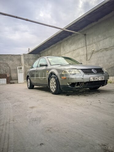 Volkswagen Passat 2003, 206,642 km - 1.8 l - Biləsuvar