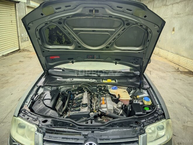 Volkswagen Passat 2003, 206,642 km - 1.8 l - Biləsuvar