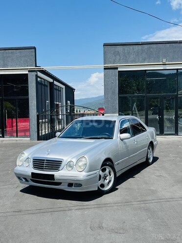 Mercedes E 240 2001, 195,000 km - 2.6 l - Zaqatala
