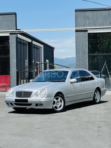 Mercedes E 240 2001, 195,000 km - 2.6 l - Zaqatala