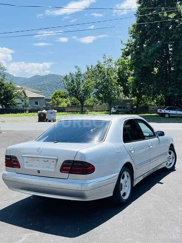 Mercedes E 240 2001, 195,000 km - 2.6 l - Zaqatala