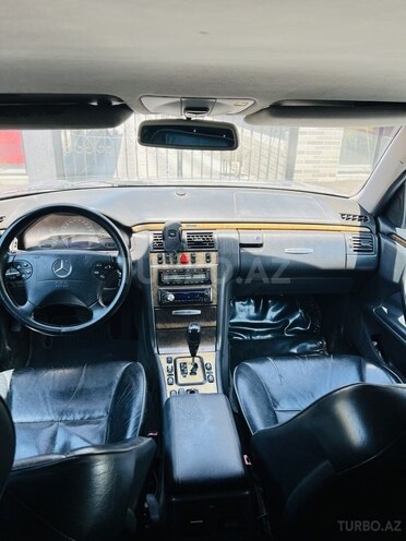 Mercedes E 240 2001, 195,000 km - 2.6 l - Zaqatala