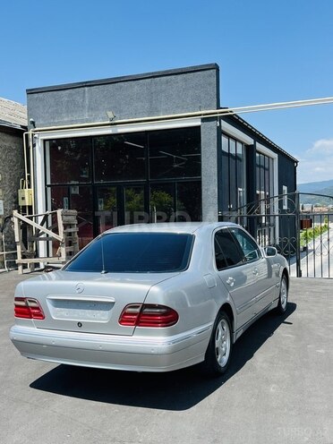 Mercedes E 240 2001, 195,000 km - 2.6 l - Zaqatala