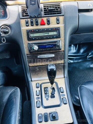 Mercedes E 240 2001, 195,000 km - 2.6 l - Zaqatala