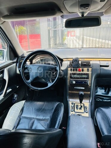 Mercedes E 240 2001, 195,000 km - 2.6 l - Zaqatala
