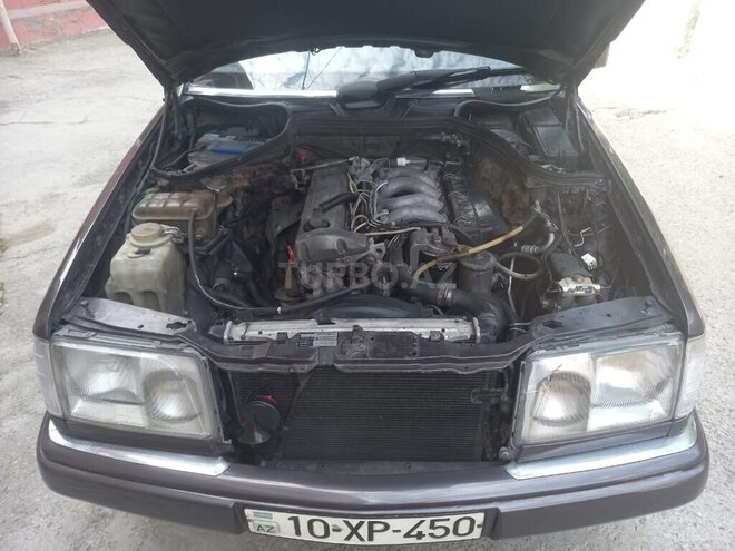 Mercedes E 250 1991, 365,214 km - 2.5 l - Bakı