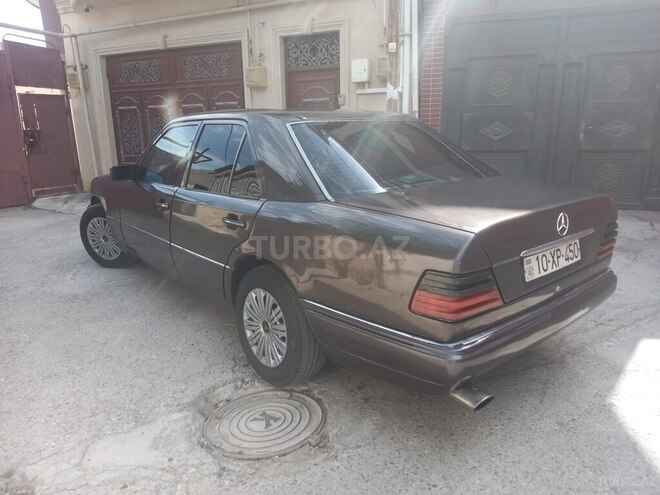 Mercedes E 250 1991, 365,214 km - 2.5 l - Bakı