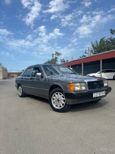 Mercedes 190-1