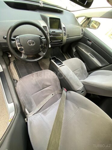 Toyota Prius-12