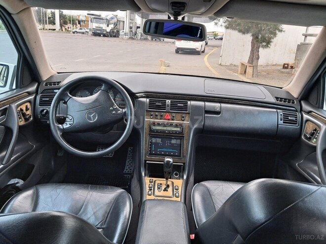 Mercedes E 320 2001, 70,000 km - 3.2 л - Bakı