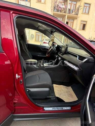 Toyota RAV4-7