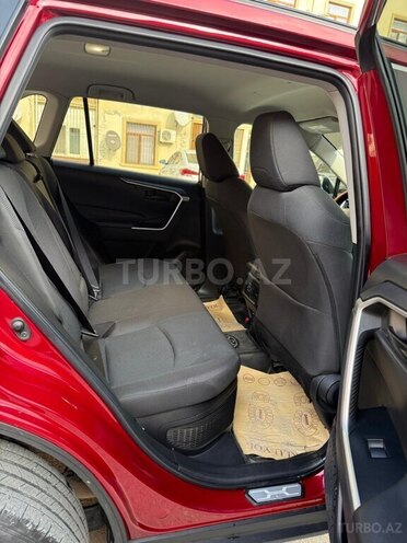 Toyota RAV4-12