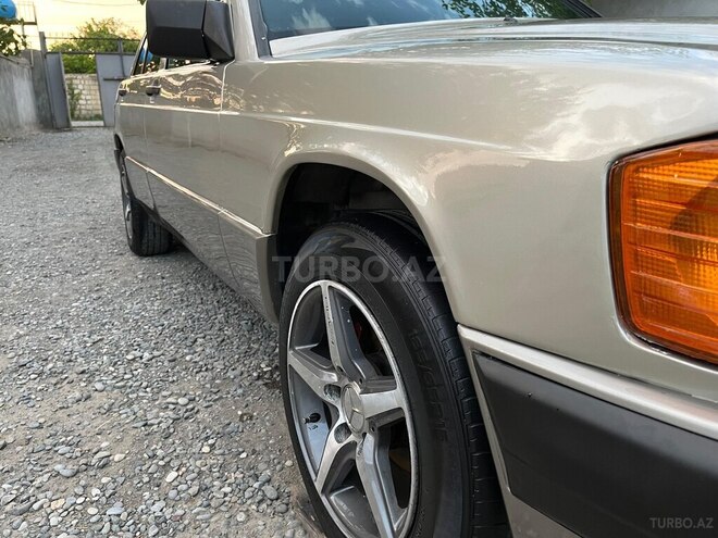 Mercedes 190 1992, 200,000 km - 1.8 l - Qusar