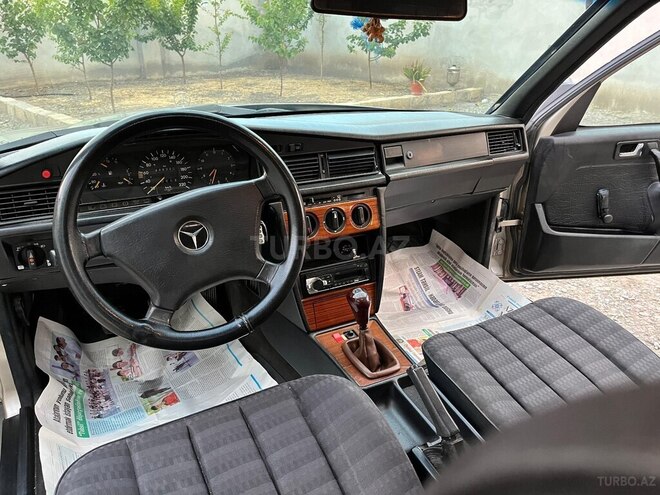 Mercedes 190 1992, 200,000 km - 1.8 l - Qusar