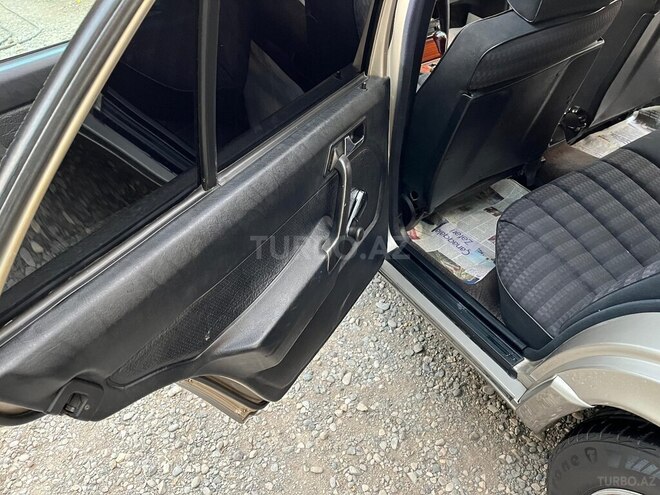 Mercedes 190 1992, 200,000 km - 1.8 l - Qusar