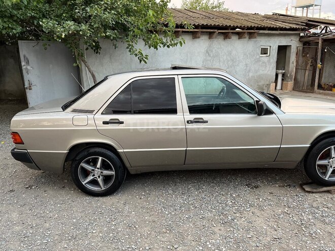 Mercedes 190 1992, 200,000 km - 1.8 l - Qusar