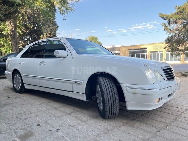 Mercedes E 240 2001, 289,000 km - 2.6 l - Salyan